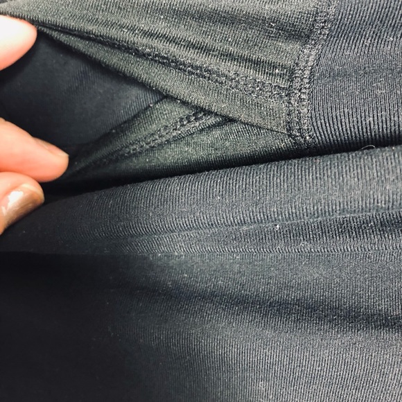 Lululemon Black shorts sz8 - Picture 3 of 4
